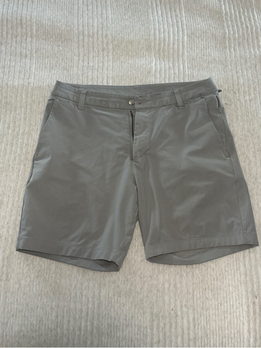 Lululemon Men’s ABC Khaki Shorts- Silver/Gray Performance - Size 31